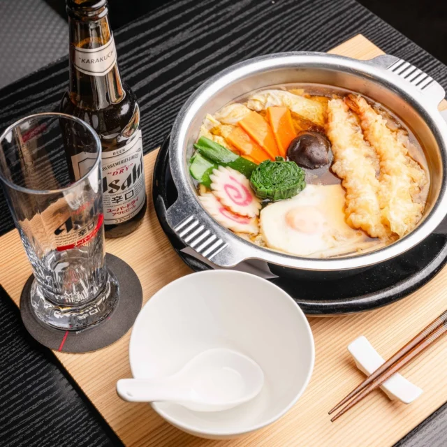 Yosh tranny qizlar bilan porno